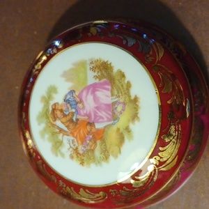 Vintage porcelain round trinket box
